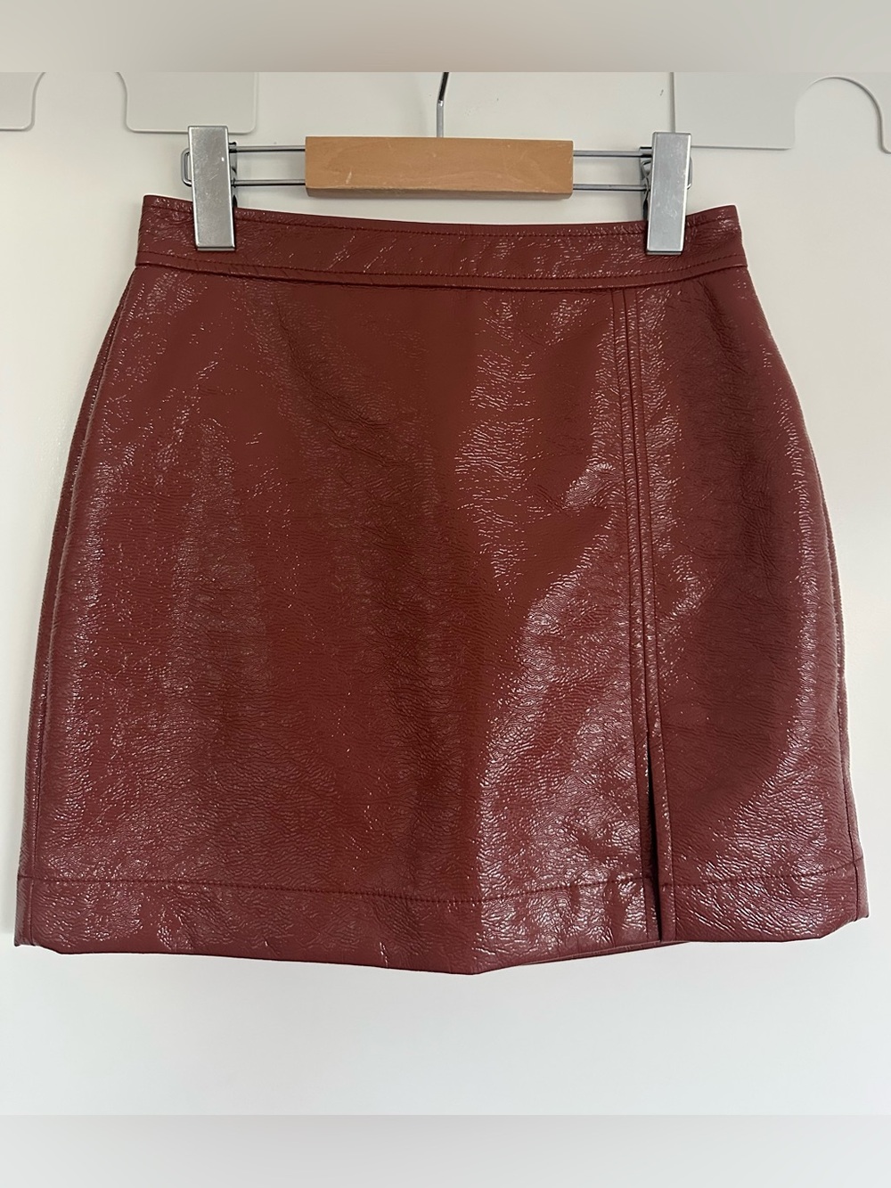 ARITZIA | WILFRED TEMPEST MINI SKIRT FAUX LEATHER EUC SIZE 0 CHESTNUT BROWN